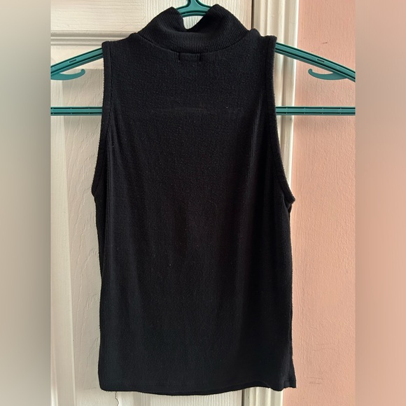 xs black sleeveless turtle neck - Picture 2 of 2